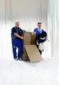 Kleiderkarton mit Bügelstange