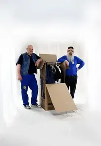 Kleiderkarton mit Bügelstange